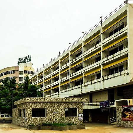 Femina Hotel Tiruchirappalli Buitenkant foto
