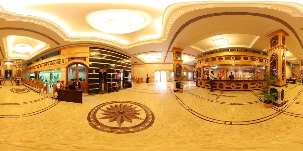 Femina Hotel Tiruchirappalli Buitenkant foto
