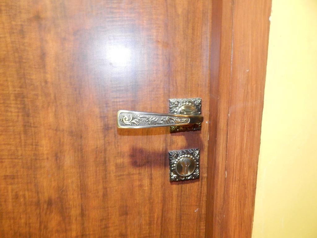 Femina Hotel Tiruchirappalli Buitenkant foto