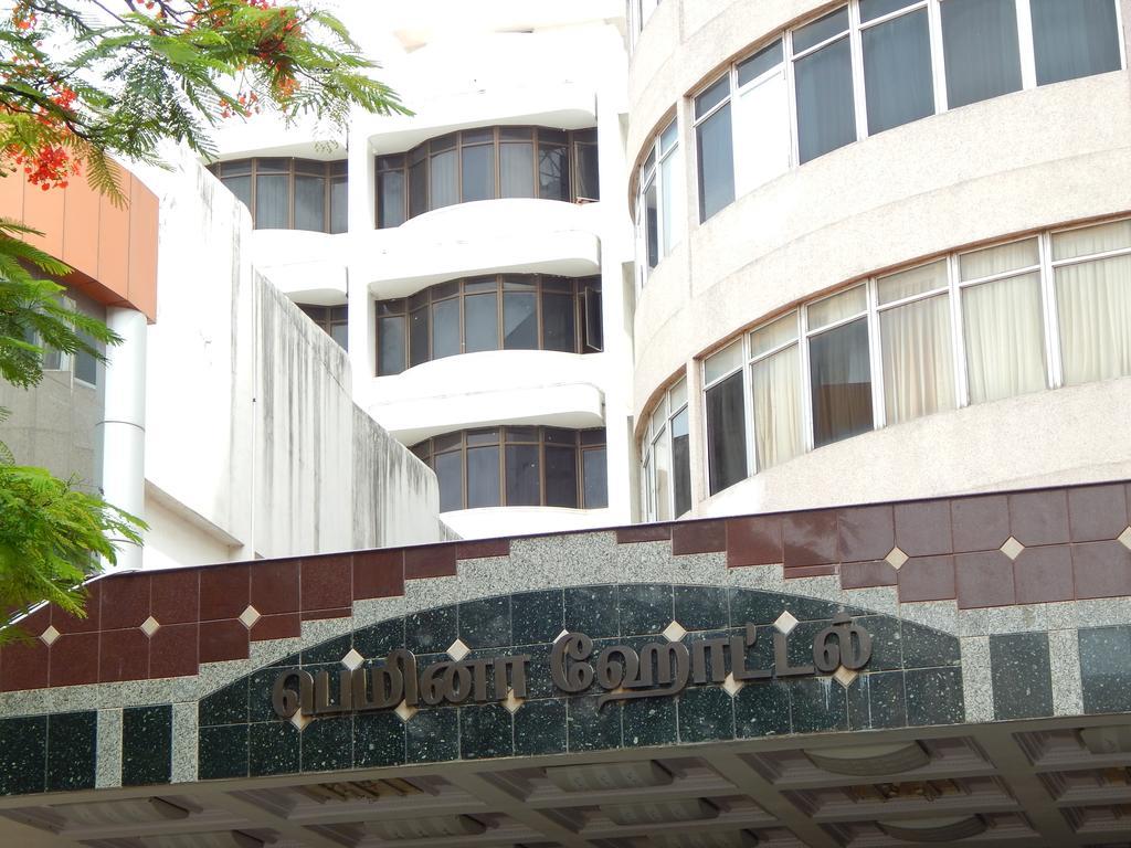 Femina Hotel Tiruchirappalli Buitenkant foto