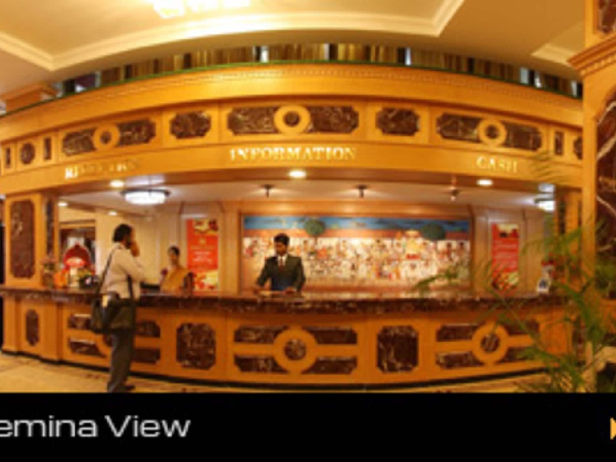 Femina Hotel Tiruchirappalli Buitenkant foto